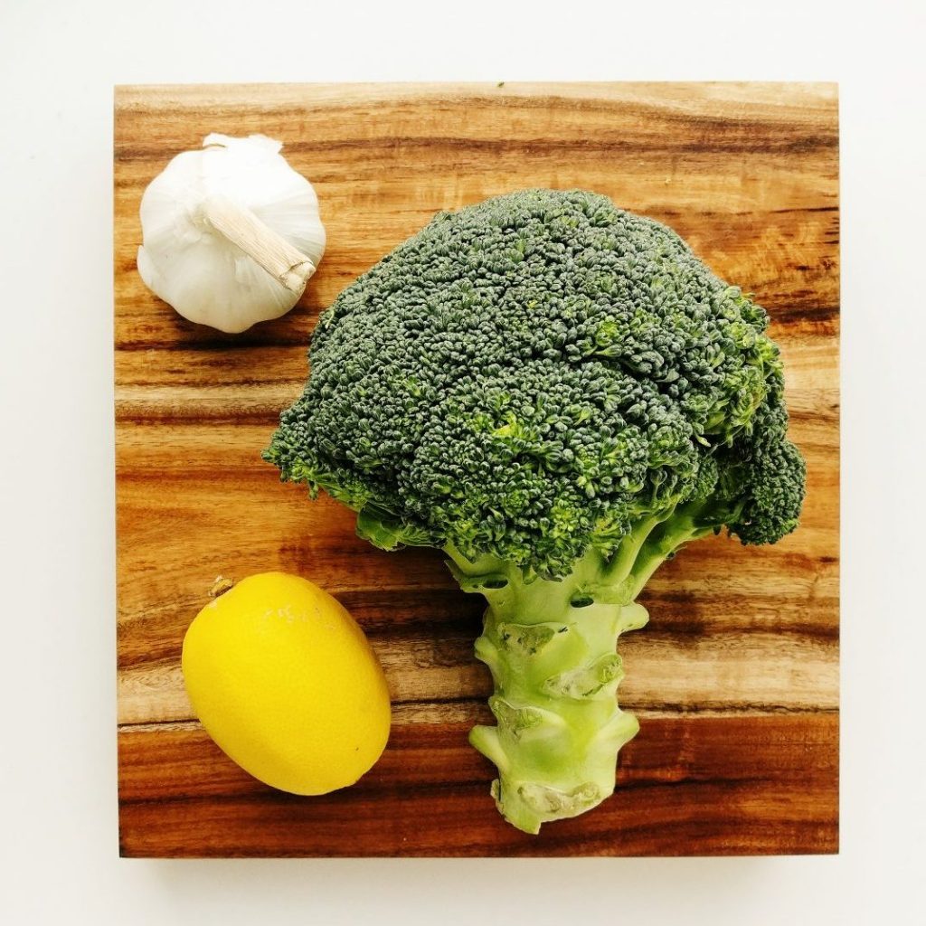 broccoli, knoflook en citroen