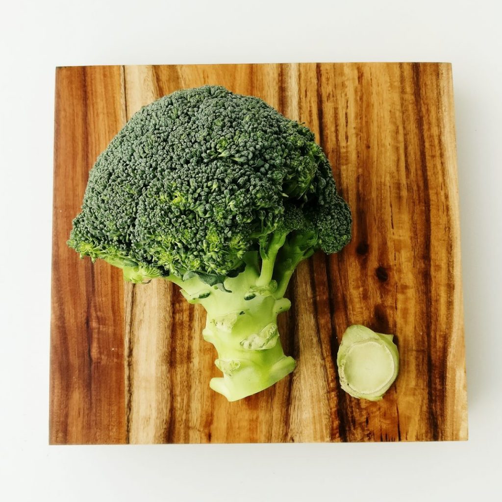onderkant van steel broccoli verwijderen